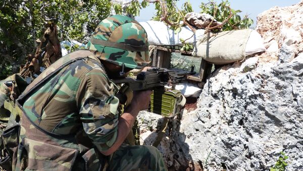 Soldado do Exército sírio protegendo o norte da província síria de Latakia (foto de arquivo) - Sputnik Brasil
