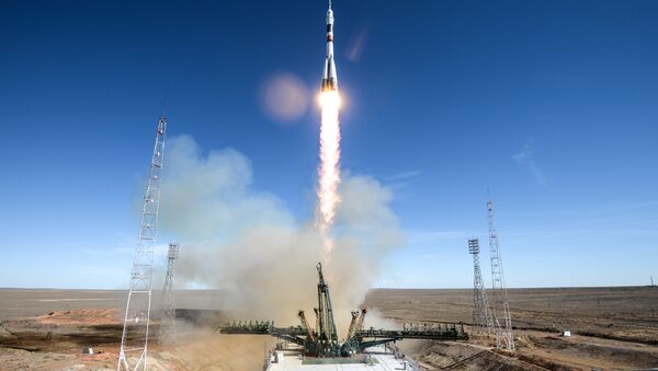 Lançamento do Soyuz-FG do cosmódromo de Baikonur, Cazaquistão, em 11 de outubro de 2018 - Sputnik Brasil