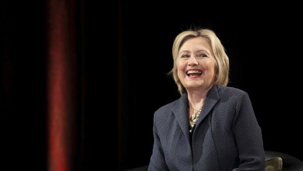 Hillary Clinton dá uma palestra no Edmund Burke Lecture Theatre, Trinity College, em Dublin. - Sputnik Brasil