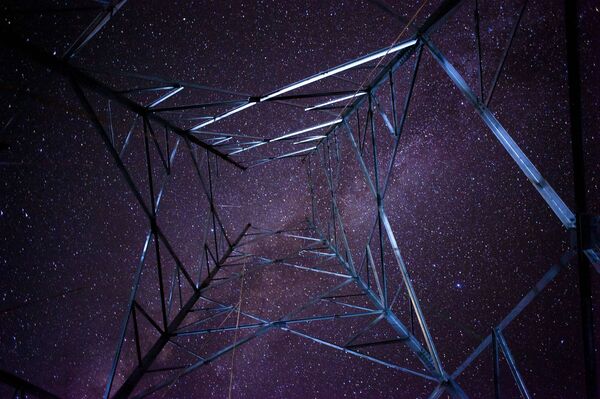 Via Láctea vista através de uma torre de comunicações, no Mianmar - Sputnik Brasil