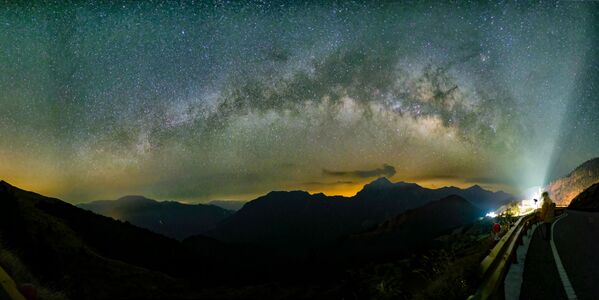 Via Láctea é vista desde a montanha de Hehuanshan, em Taiwan - Sputnik Brasil