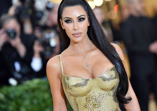 Kim Kardashian aparece durante uma noite gala no Museu de Arte Metropolitan, em Nova York, em 7 de maio de 2018 - Sputnik Brasil
