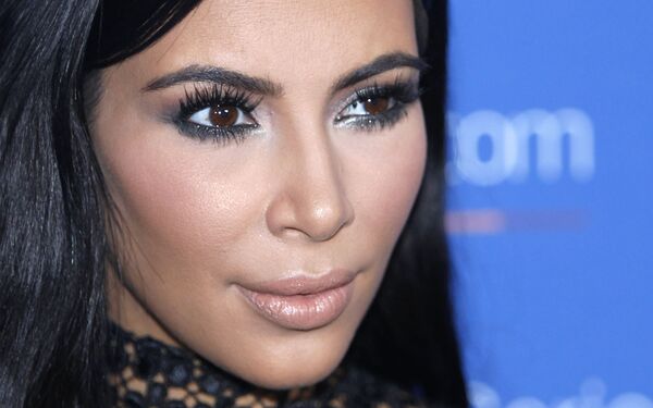 Kim Kardashian posa para fotos durante o Festival de Cannes, na França, no ano de 2015 - Sputnik Brasil