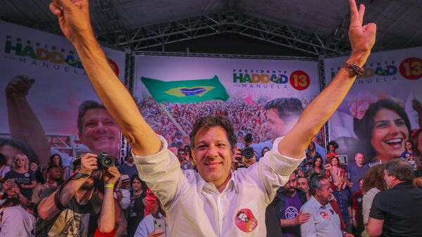 Fernando Haddad (PT) em comício na Lapa, no Rio de Janeiro - Sputnik Brasil
