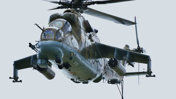 Helicóptero Mi-24 durante as manobras antiterroristas conjuntas dos exércitos da OCX Mirnaya Missiya 2018 (Missão Pacífica 2018) - Sputnik Brasil