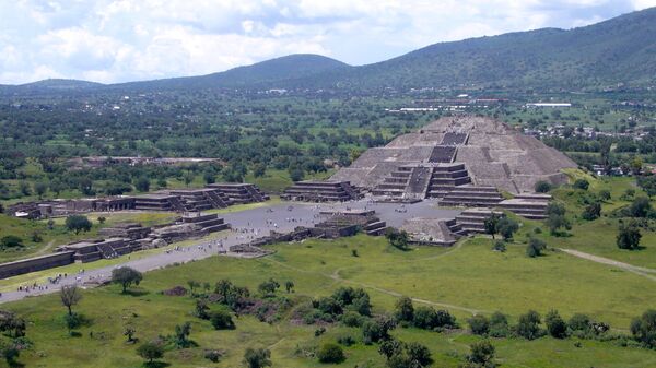 Pirâmide da Lua na cidade de Teotihuacan, México - Sputnik Brasil