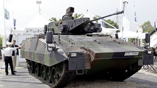 Um SPz Puma alemão equipado com um conceito de visão eficaz e um canhão Mauser de 30 mm em exibição no show de armas Eurosatory, em Villepinte, arredores de Paris, 14 de junho de 2006 - Sputnik Brasil