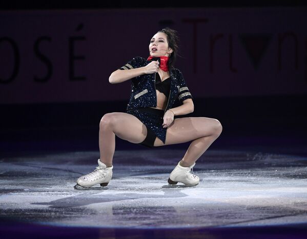 Atleta russa Elizaveta Tuktamysheva dançando ao som de Britney Spears no Show de Gala do Grand Prix de Patinação Artística em Quebec, no Canadá, onde ganhou medalha de ouro - Sputnik Brasil