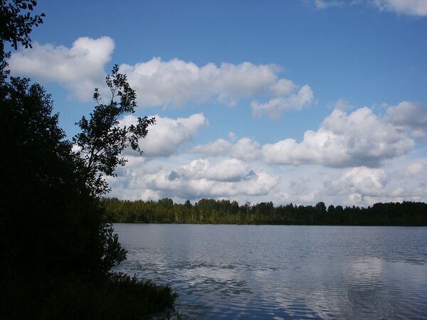 Lago Svetloyar na região de Nizhny Novgorod, que é coberto por lenda sobre uma cidade afundada - Sputnik Brasil