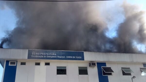 Hospital Lourenço Jorge, na Barra da Tijuca, sob forte incêndio na tarde do dia 3 de novembro, 2018. - Sputnik Brasil