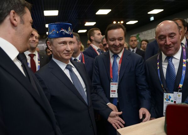 Presidente russo Vladimir Putin e o primeiro-ministro da Itália Matteo Renzi visitam a ala do Tartaristão no pavilhão da Rússia durante a EXPO 2015, em Milão - Sputnik Brasil
