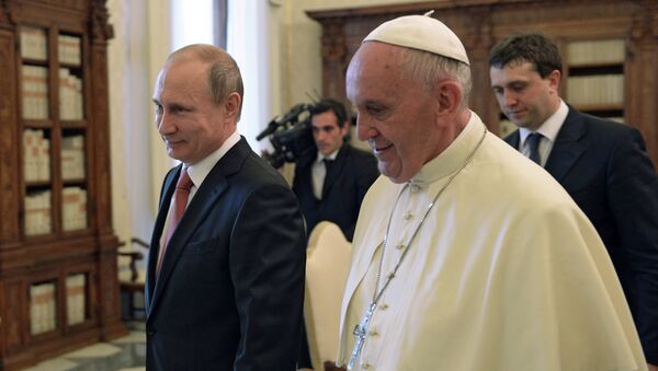 Vladimir Putin com o Papa Francisco no Vaticano - Sputnik Brasil