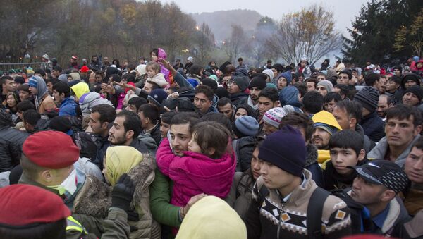 Migrantes se enfileram para entrar na Áustria em Sentilj, Eslovênia (arquivo) - Sputnik Brasil
