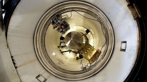 Míssil balístico intercontitental Minuteman III é visto na base aérea de Minot, nos EUA (foto de arquivo) - Sputnik Brasil