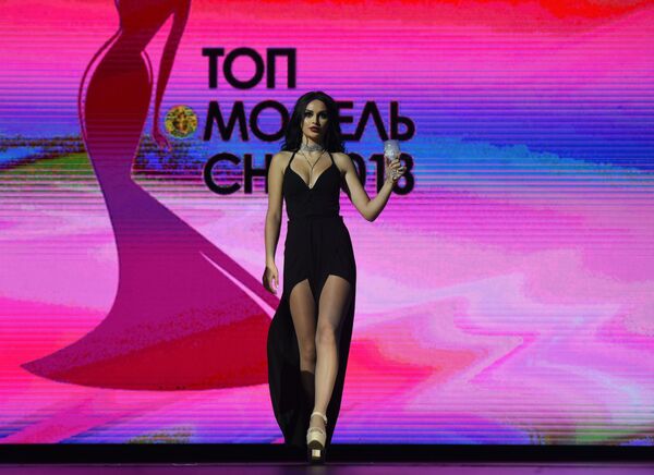Modelo armênia Eva Bagdasaryan participa de um concurso da beleza entre as competidoras da Comunidade dos Estados Independentes - Sputnik Brasil