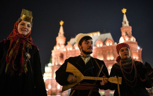 Artistas na Praça Manezhnaya, em Moscou, no Dia da Unidade de Povo - Sputnik Brasil