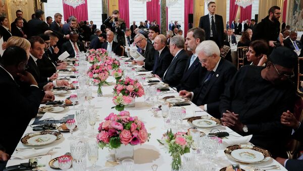 Mesa durante o lanche oferecido pelo presidente Macron aos líderes mundiais, em Paris, em 11 de novembro de 2018 - Sputnik Brasil