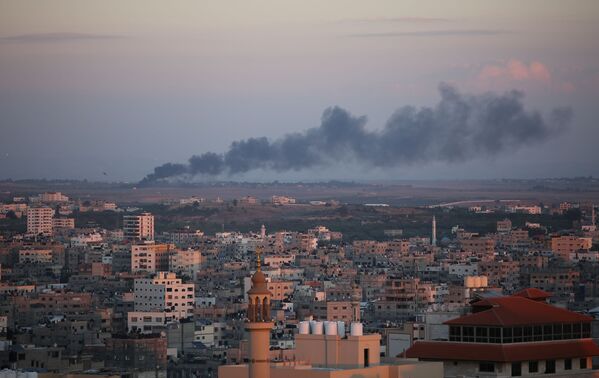 Ataque israelense com mísseis na Faixa de Gaza - Sputnik Brasil