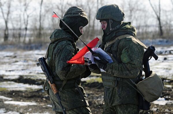 Os exercícios decorreram no polígono Kuzminsky na região russa de Rostov, tendo sido associados ao Dia das Forças de Mísseis e Artilharia - Sputnik Brasil