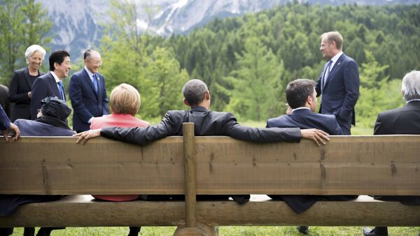 Líderes do G7 em uma conversa informal durante a cúpula do grupo na Alemanha. - Sputnik Brasil
