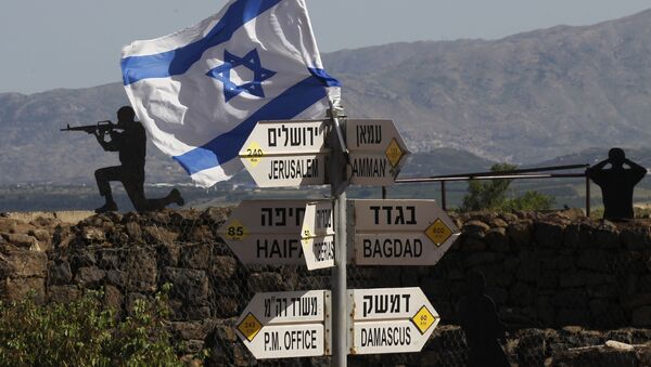Bandeira israelense no Monte Bental, nas Colinas de Golã, que são controladas por Israel (foto de arquivo) - Sputnik Brasil