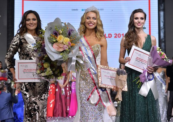 O segundo lugar ficou para Tatiana Rineiskaya, enquanto o terceiro lugar para Kristina Maschenko-Kuchinskaya. - Sputnik Brasil