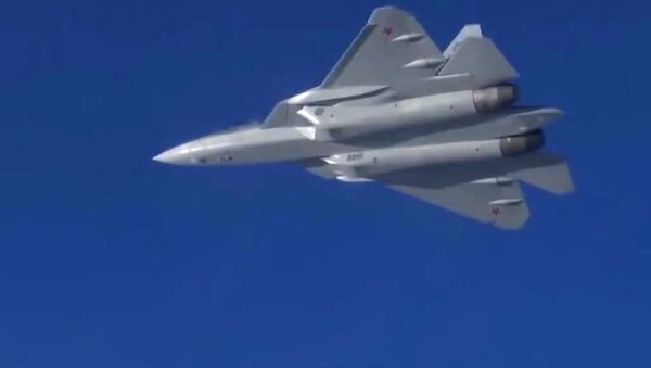 Novo caça Su-57 voando na Síria - Sputnik Brasil