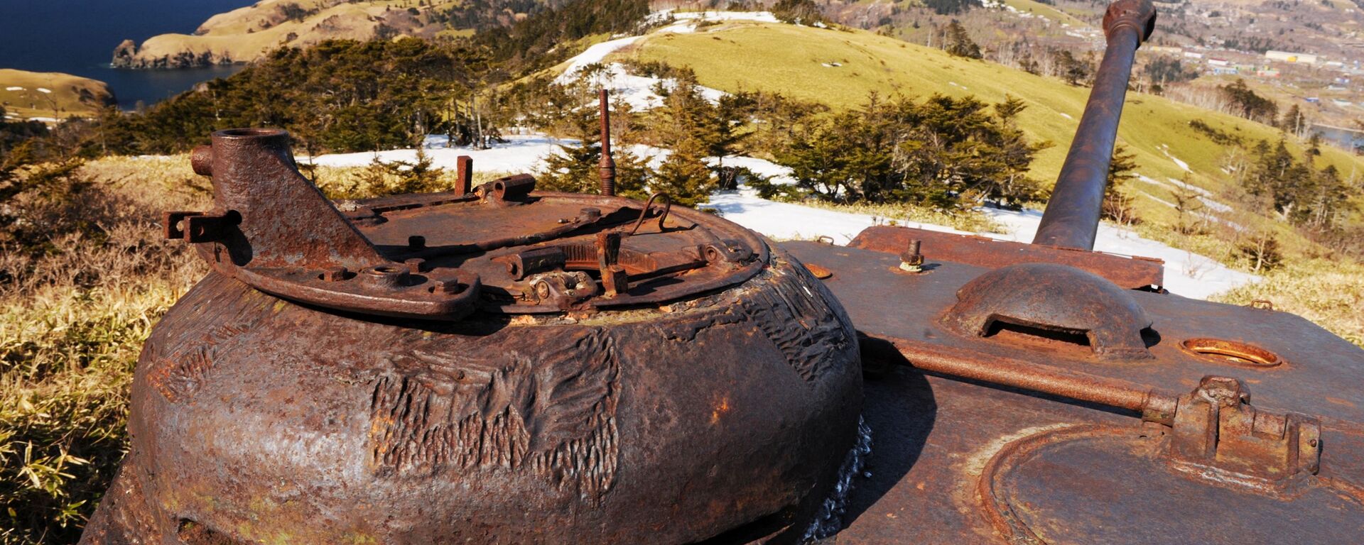 Tanque IS-2 na ilha Shikotan, a maior ilha da cadeia das ilhas Curilas - Sputnik Brasil, 1920, 16.02.2022