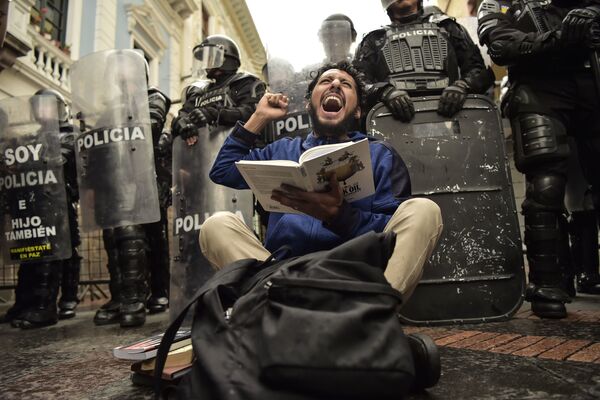 Estudantes protestam contra a redução das despesas públicas com a educação no Equador - Sputnik Brasil