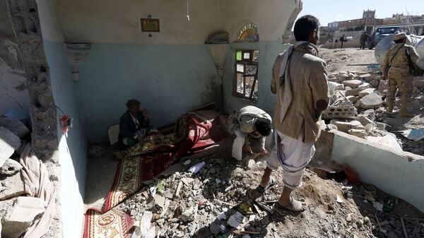 Casa destruída por bombardeio no Iêmen. - Sputnik Brasil