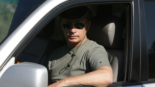 Vladimir Putin, então primeiro-ministro russo, passa férias na República de Tuva, em 3 de agosto de 2009 - Sputnik Brasil