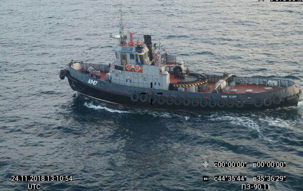 Navios ucranianos atravessando ilegitimamente a fronteira com a Rússia - Sputnik Brasil