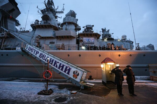 Cruzador porta-mísseis nuclear Pyotr Veliky no cais da Frota do Norte em Severomorsk - Sputnik Brasil