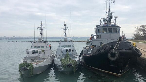 Os navios da Marinha ucraniana Berdyansk, Nikopol e Yany Kapu detidos pela guarda fronteiriça da Rússia após terem violado a fronteira - Sputnik Brasil