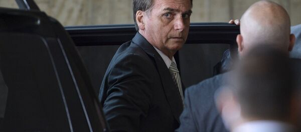 O presidente eleito Jair Bolsonaro chega ao Centro Cultural Banco do Brasil, em Brasília O presidente eleito Jair Bolsonaro chega ao Centro Cultural Banco do Brasil, em Brasília - Sputnik Brasil