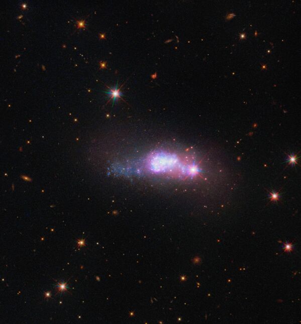Imagem da galáxia anã ESO 338-4, que se encontra na constelação de Corona Australis, enviada aos cientistas da NASA e da ESA pelo telescópio espacial Hubble - Sputnik Brasil