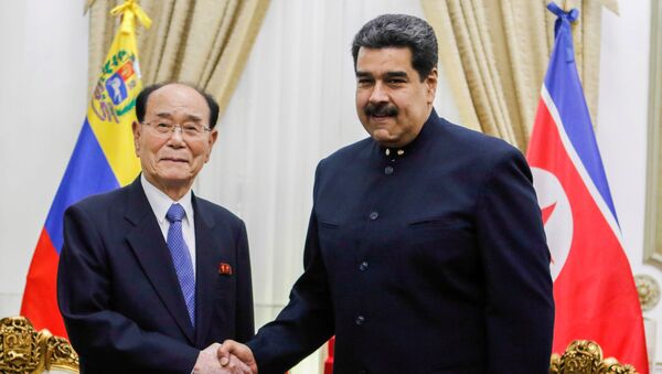 Presidente da Assembleia Popular Suprema da Coreia do Norte, Kim Yong-nam, e o presidente da Venezuela, Nicolás Maduro, durante o encontro em Caracas, 27 de novembro de 2018 - Sputnik Brasil