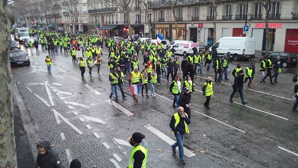 Manifestação dos coletes amarelos em Paris, em 1 de dezembro - Sputnik Brasil
