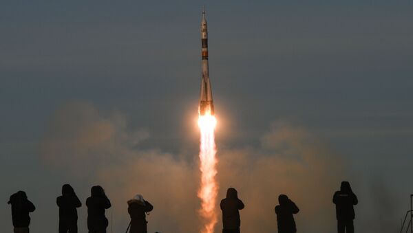 Lançamento do foguete portador russo Soyuz-FG com espaçonave tripulada Soyuz MS-11 do cosmódromo de Baikonur, 3 de dezembro de 2018 - Sputnik Brasil