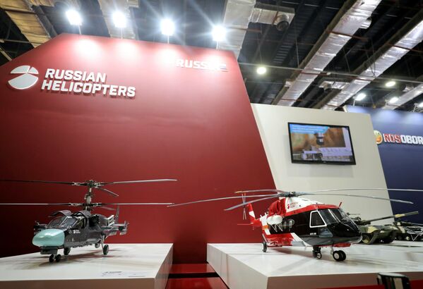 Maquetes de helicópteros são exibidas no estande russo na Feira Internacional de Defesa EDEX 2018 no Egito - Sputnik Brasil