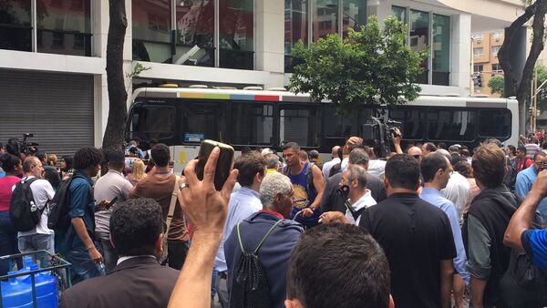Acidente com ônibus deixa feridos no centro do Rio de janeiro - Sputnik Brasil