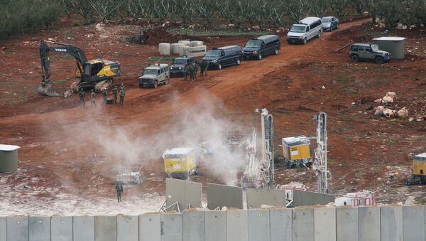 Vehículos israelíes durante la operación en la frontera entre Israel y el Líbano - Sputnik Brasil