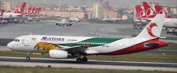 Airbus A320 da ATA Airlines iraniana pintado com as cores da bandeira do Irã - Sputnik Brasil