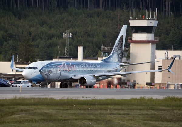 Aeronave da Alaska Airlines surge com um peixe enorme pintado na fuselagem - Sputnik Brasil
