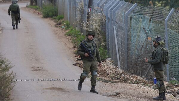 Soldados israelenses bloqueando estrada na fronteira com o Líbano na cidade de Metula, norte de Israel, 4 de dezembro de 2018 - Sputnik Brasil