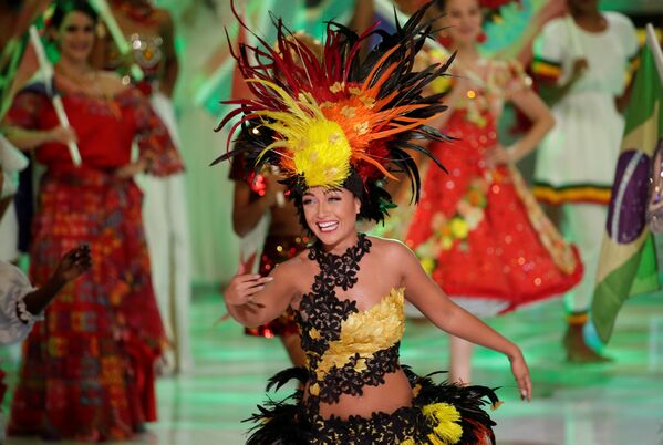 Miss Tailândia, Nicolene Limsnukan, dança na final do concurso Miss Mundo 2018 - Sputnik Brasil