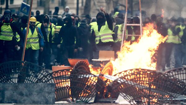 Protestos dos coletes amarelos em Paris, França, 8 de dezembro de 2018 - Sputnik Brasil