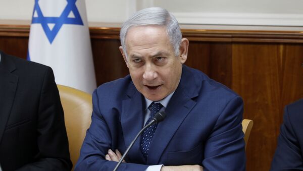Israeli Prime Minister Benjamin Netanyahu chairs the weekly cabinet meeting at the Prime Minister's office in Jerusalem, Sunday, April 15, 2018 - Sputnik Brasil