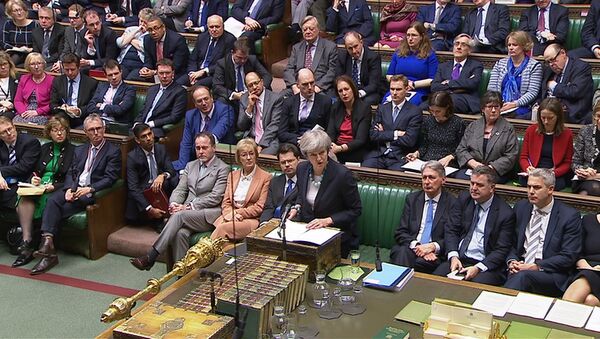 A primeira-ministra britânica Theresa May faz último discurso na Câmara dos Comuns, em Londres antes da votação final sobre o acordo do Reino Unido com a União Europeia pelo Brexit. - Sputnik Brasil