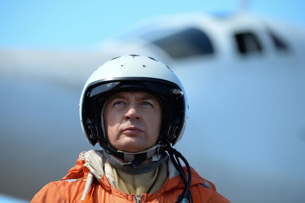Piloto russo depois de pousar um bombardeiro Tu-160 em um aeroporto venezuelano - Sputnik Brasil